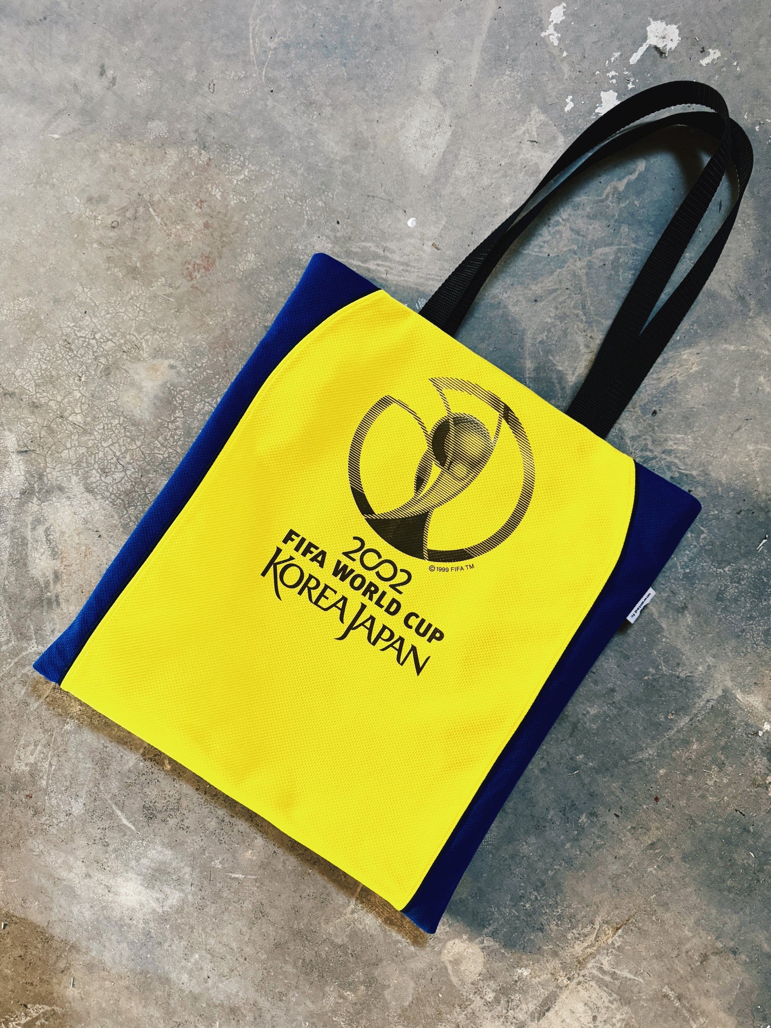 TOTE BAGS