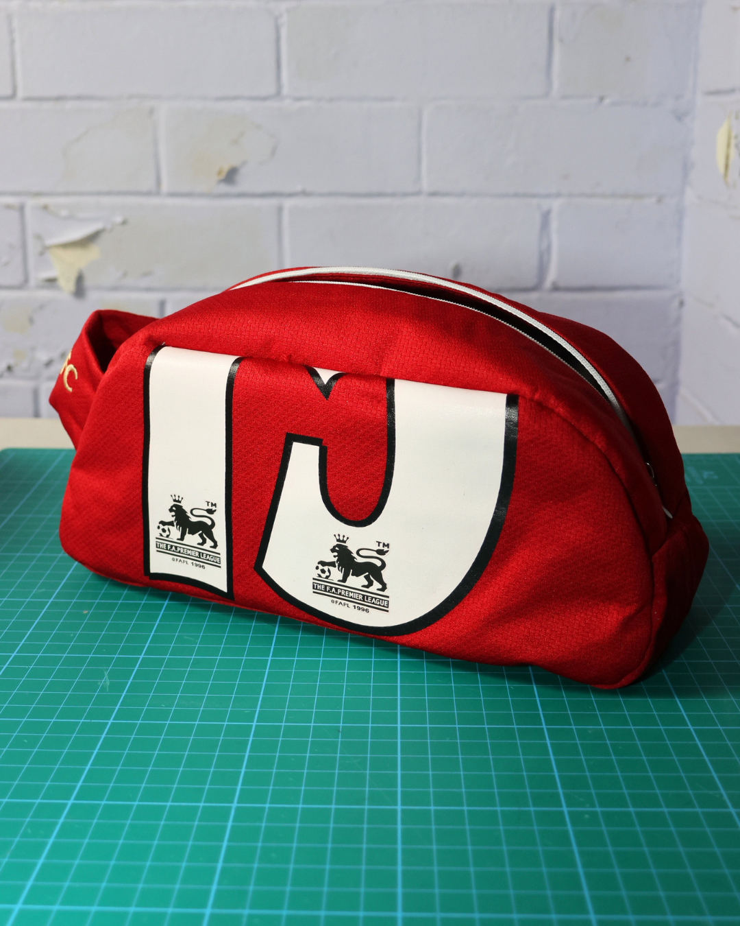 Manchester United Off-cut Wash Bag - Unwanted FC
